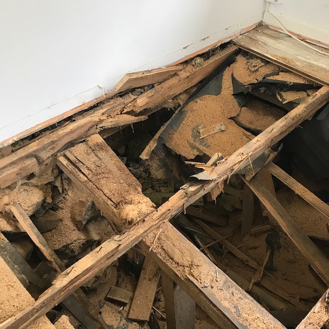 Skadat golv innan renovering