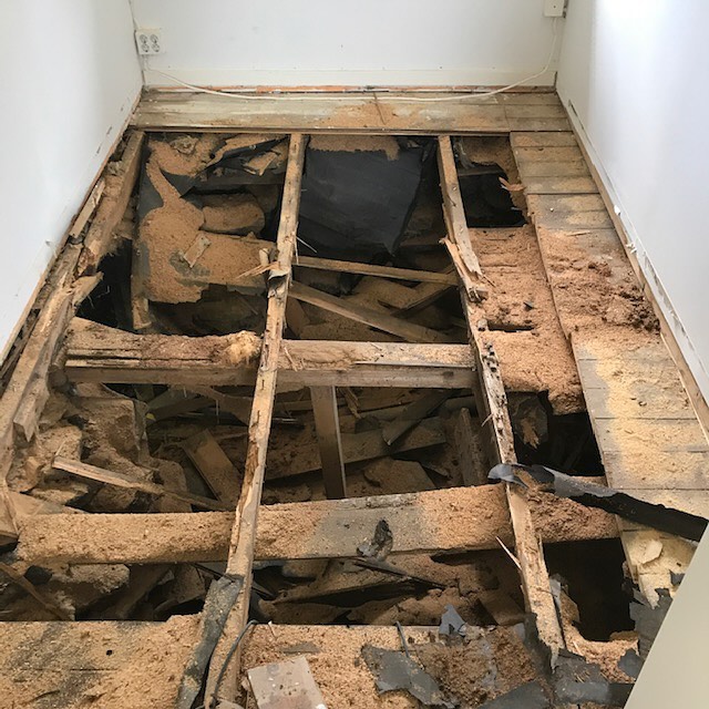 Skadat golv innan renovering